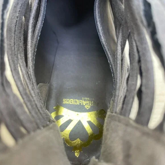 Fergalicious Women’s Taupe Zip Closure Heeled Weever Ankle Booties Size 7.5M - Picture 6 of 10